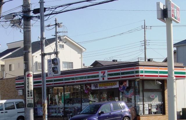 Convenience store. 150m to Seven-Eleven