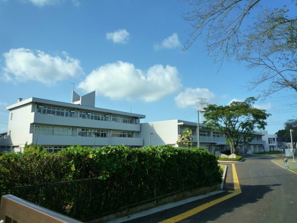 Primary school. South to elementary school (elementary school) 1600m