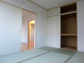 Living and room. I Japanese-style room is still calm