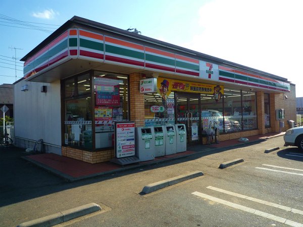 Convenience store. 140m to Seven-Eleven (convenience store)
