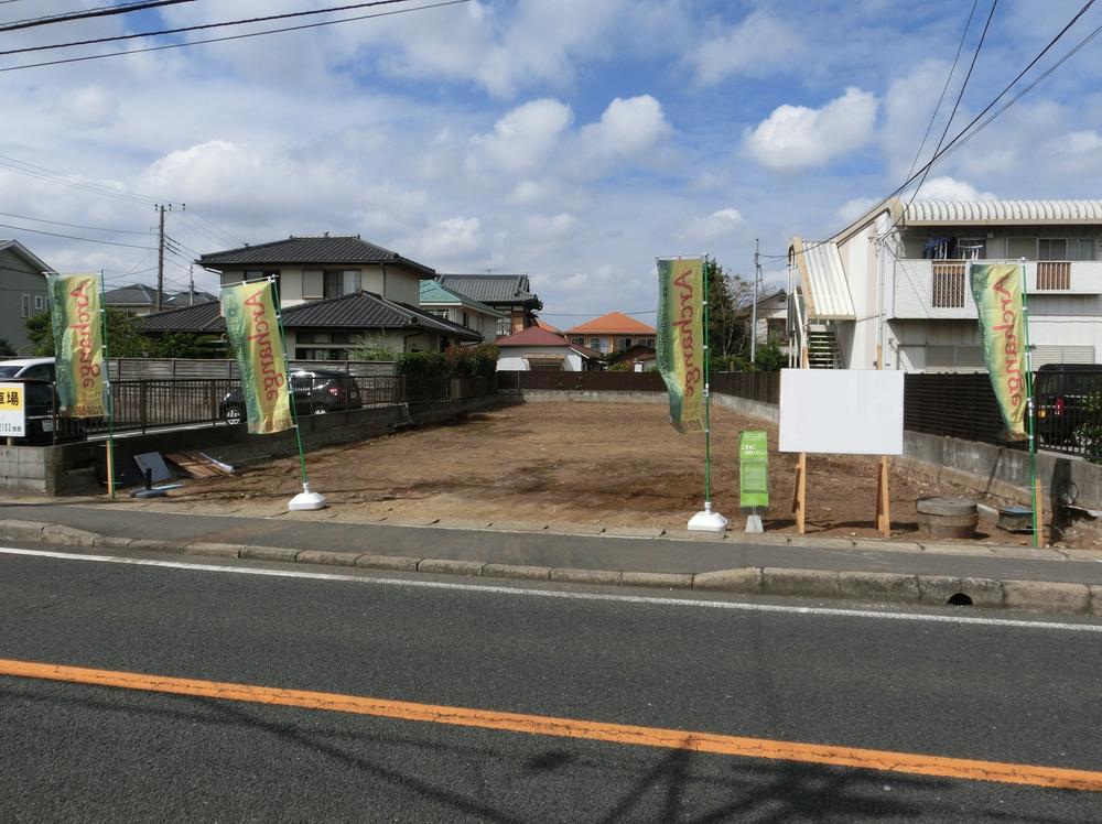 Local photos, including front road. Local (10 May 2013) Shooting