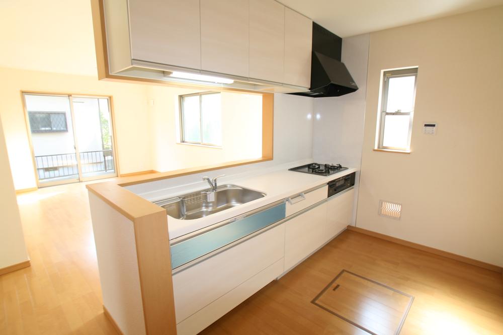 Same specifications photo (kitchen). Face-to-face system Kitchen  ■ Built-in water purifier  ■ Large sink  ■ Faucet also become hose shower  ■ Three-necked stove Overheating with stop sensor  ■ Large drawer-type storage It is the example of construction.