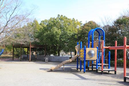 park. Until lark park 230m