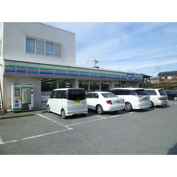 Convenience store. Three F Yotsukaido until elementary school before shop 500m Three F