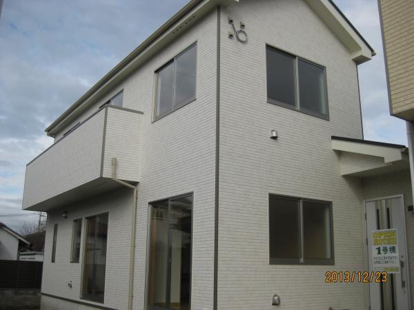 Local appearance photo. Bright outer wall of white was the keynote.