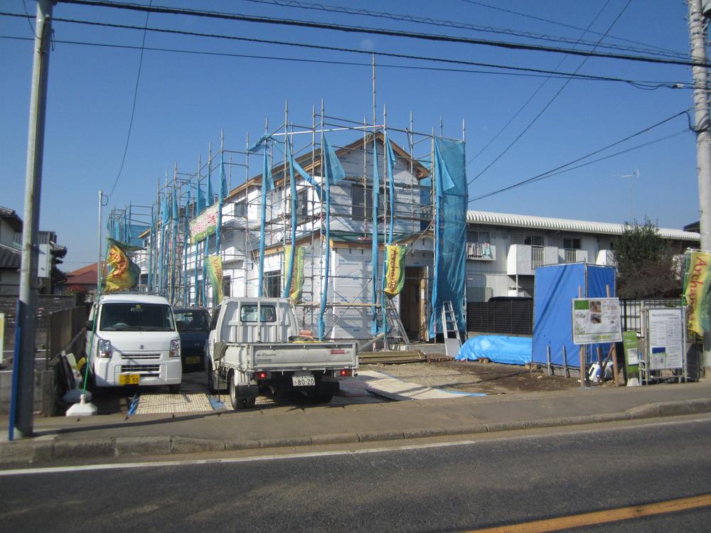 Local photos, including front road. Local (11 May 2013) Shooting