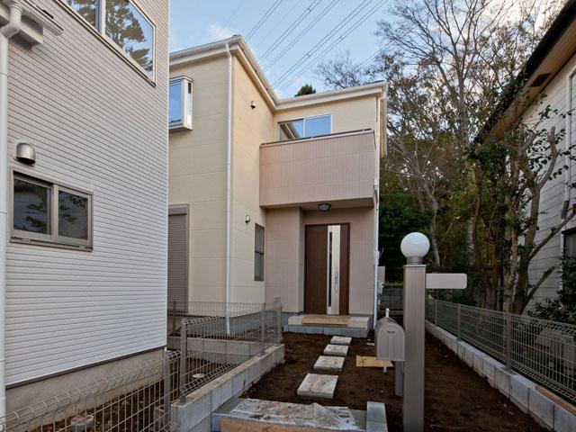 Local appearance photo. 1 Building