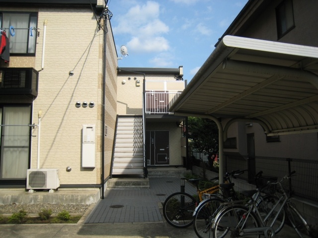 Entrance. Bicycle-parking space ・ entrance