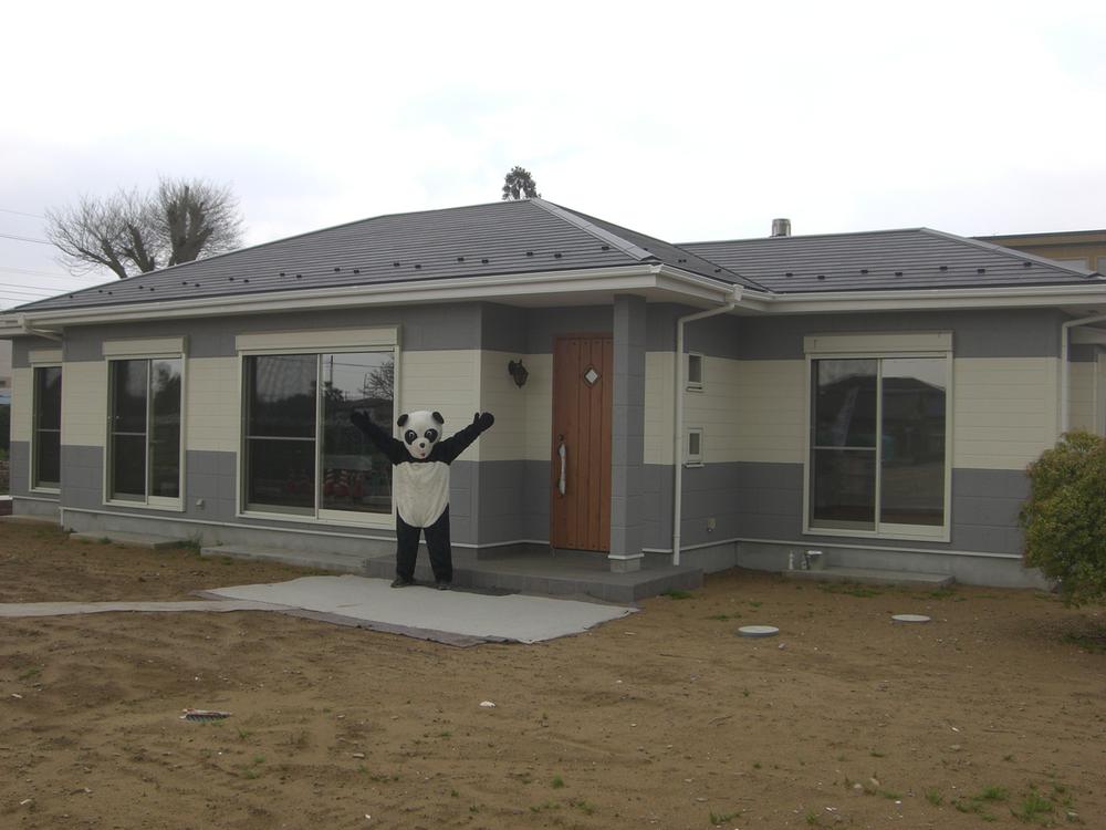 Local appearance photo. South road ~ In the day the best of garden barbecue and garage and home garden etc. ・  ・  ・