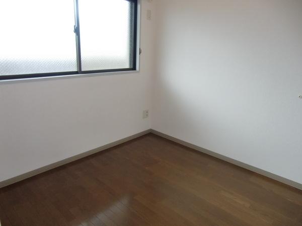 Other room space. Entrance side of the Western-style