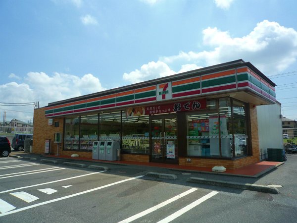 Convenience store. Seven-Eleven (convenience store) to 400m