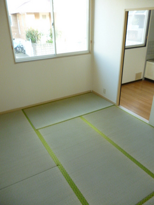 Living and room. For Japanese-style room is 2 rooms, It is a calm atmosphere.