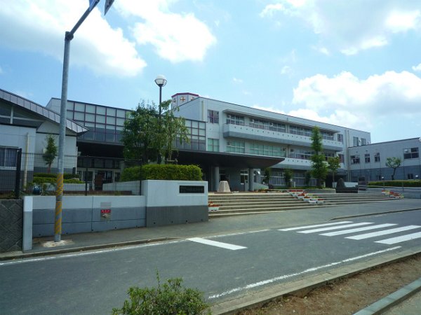 Junior high school. Yotsukaidou 600m until junior high school (junior high school)