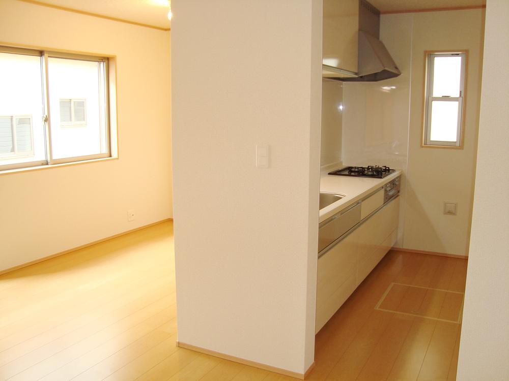 Living. Conversation with the family can enjoy while cooking for the face-to-face kitchen