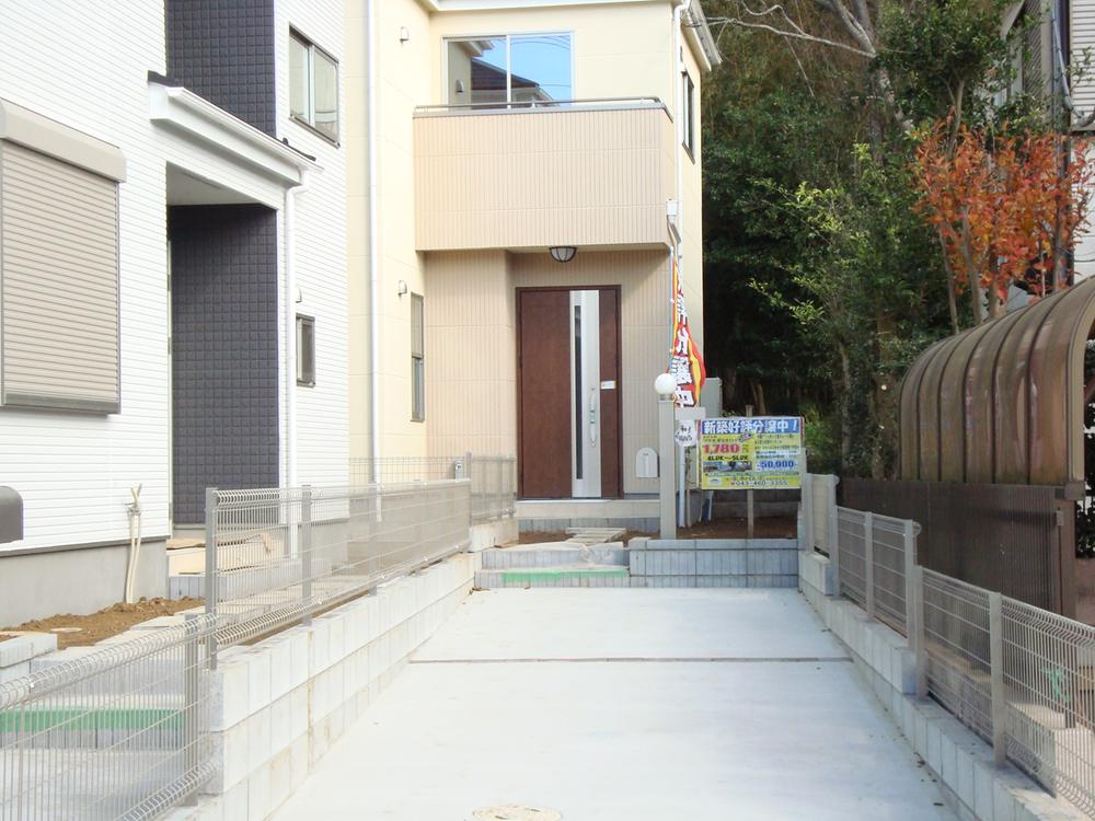 Parking lot. Car space 2 cars ensure