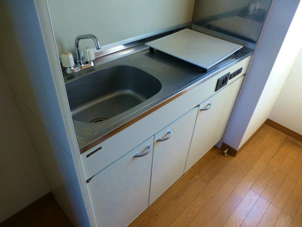 Kitchen. With electric stove