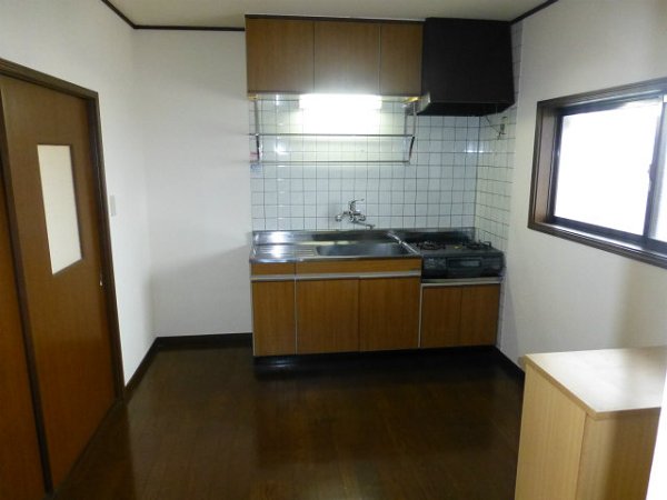 Living and room. About 4 Pledge of DK