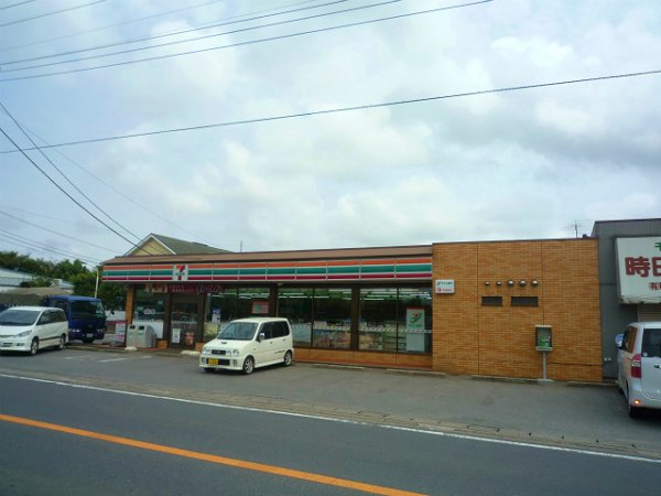 Convenience store. Seven-Eleven (convenience store) to 350m