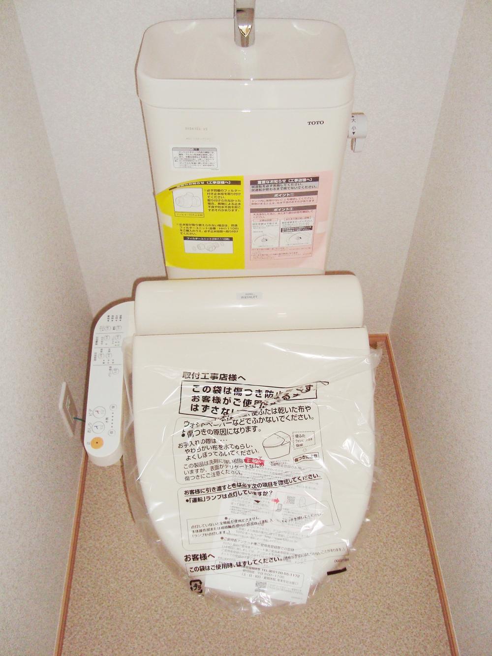 Toilet. 1 ・ Busy morning okay in 2F toilet installation!