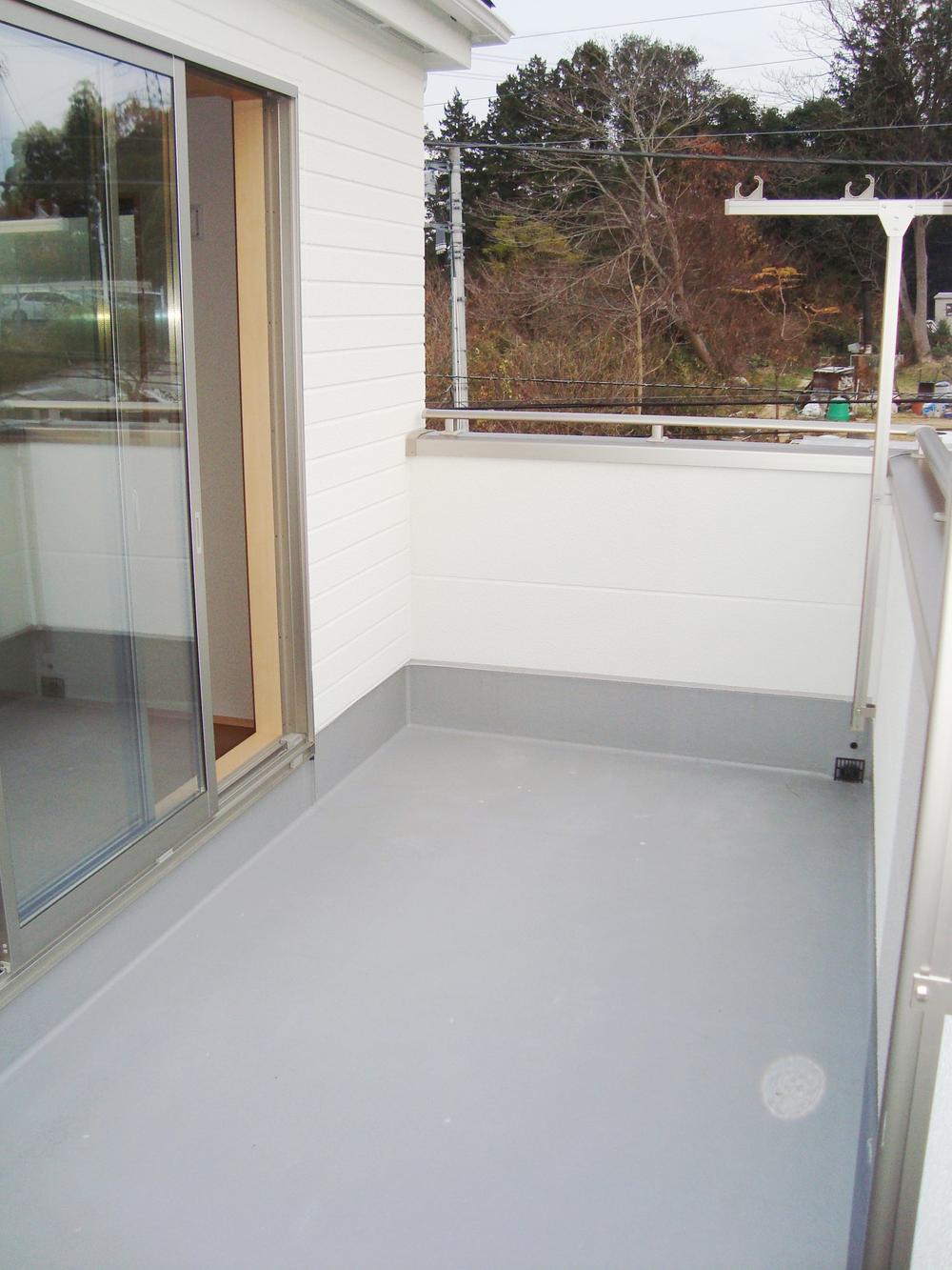 Balcony. Spacious wide balcony yang per good on the south-facing