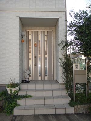 Entrance. Local (11 May 2013) Shooting