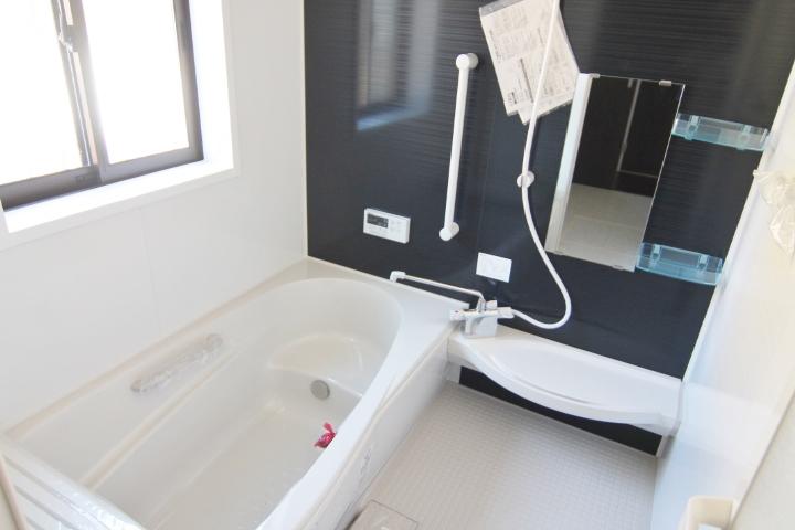 Bathroom.  ■ Immediate Available ■ 13 is a bathroom of Building. Ventilation ・ Since the day good, Jimettoshi tend bathroom also carat comfortable