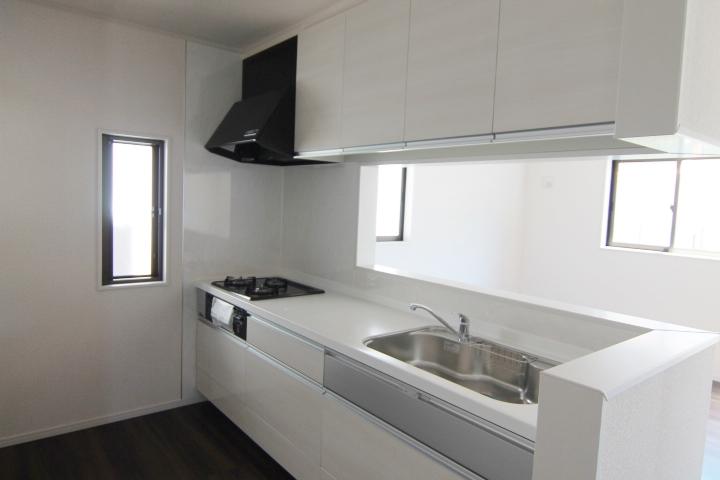 Kitchen.  ■ Immediate Available ■ 13 is the kitchen of the Building. Pat communication with the family in the face-to-face! Dishes in the 3-burner stove is also crunchy