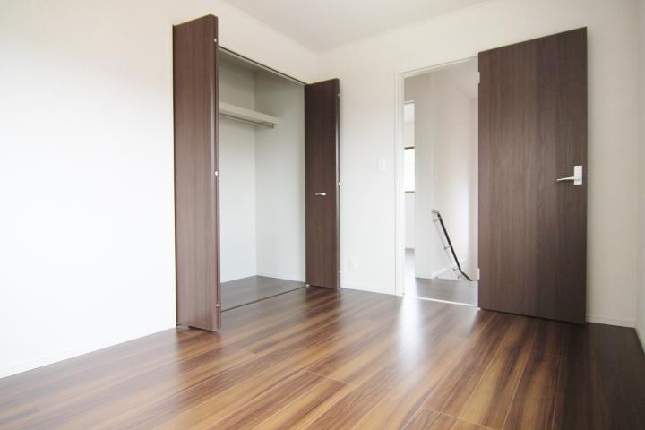 Non-living room.  ■ Immediate Available ■ 13 is a second floor room of Building. Immediately of 6 Pledge Western-style up the stairs. Plenty of storage, The room clean