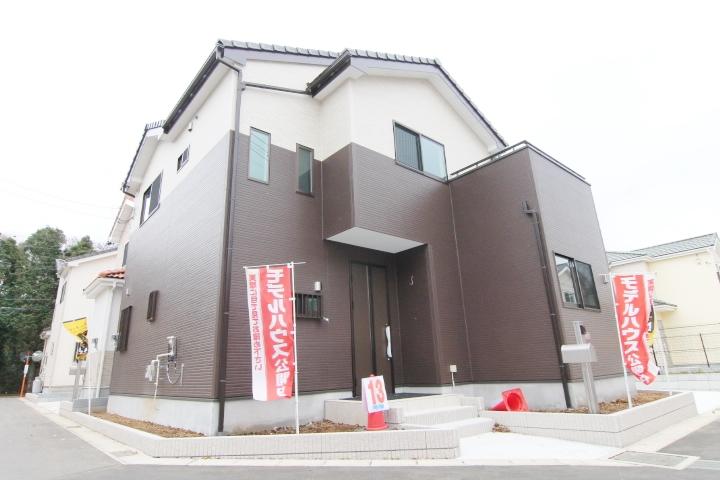 Local appearance photo.  ■ Immediate Available ■ 13 is the appearance of the Building. Popular corner lot! Because the south side is a park, Day ・ Ventilation is good.