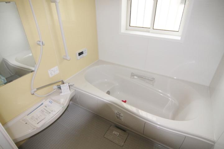 Bathroom.  ■ Immediate Available ■ 14 is a bathroom of Building. It will be fun soft is very cute I cream-colored bathroom I Bathing.