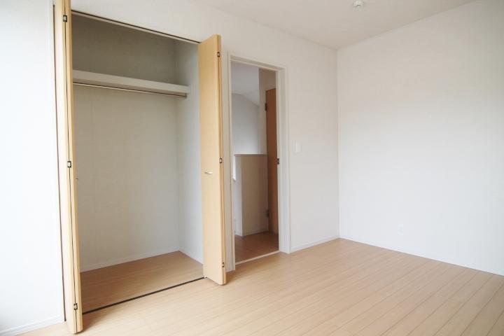 Receipt.  ■ Immediate Available ■ 14 is a second floor room of the storage of Building.