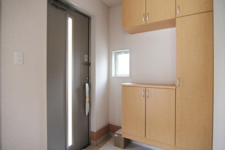 Entrance.  ■ Immediate Available ■ It is the entrance of the 14 Building. This house is the entrance also attractive! Spacious landing has a feeling of freedom, Happy to attachment and detachment of the shoes