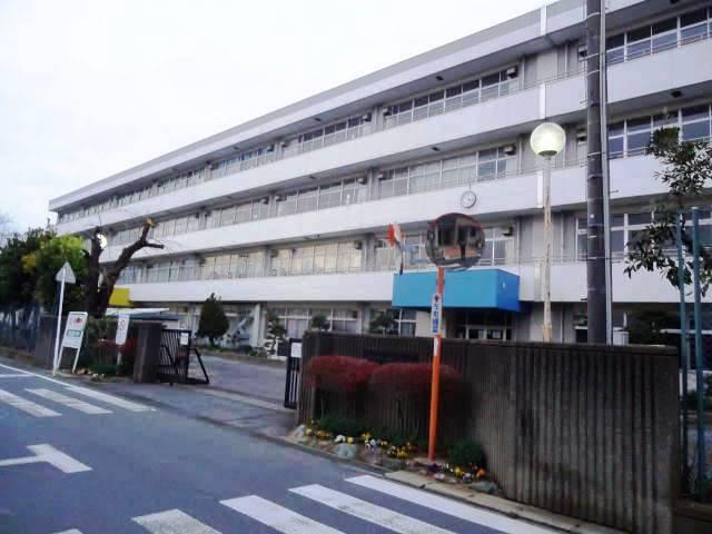 Junior high school. Yotsukaidou 1250m to the West Junior High School