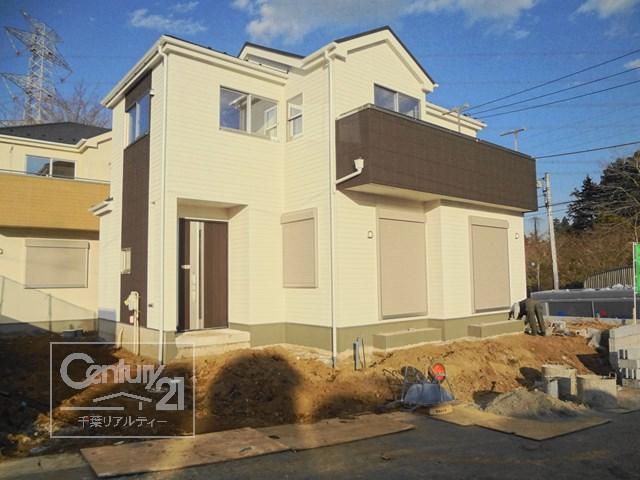 Local photos, including front road. 2 Building Local Photos