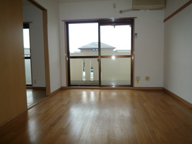 Living and room. Air-conditioned 1 groups!