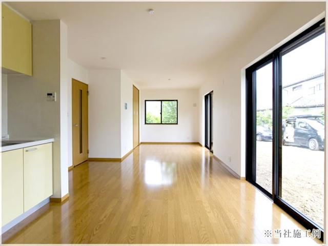 Same specifications photos (living)