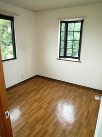 Living and room. It is a photograph of the other rooms. Western-style 4.5 Pledge.