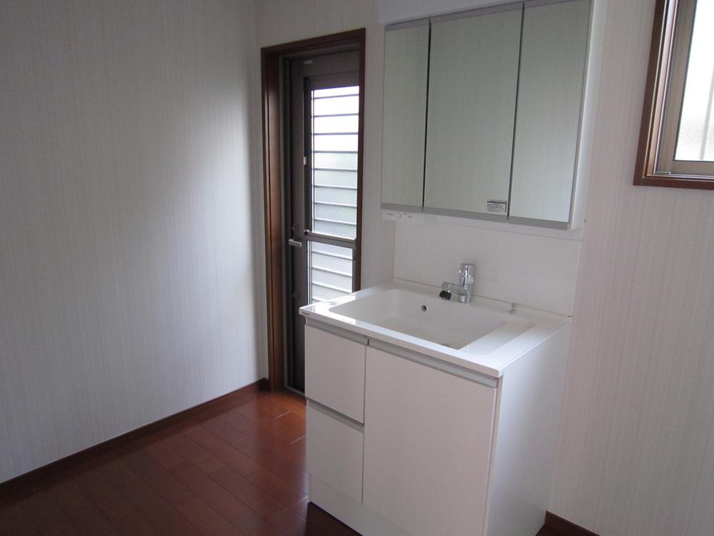 Wash basin, toilet. Indoor (12 May 2013) Shooting