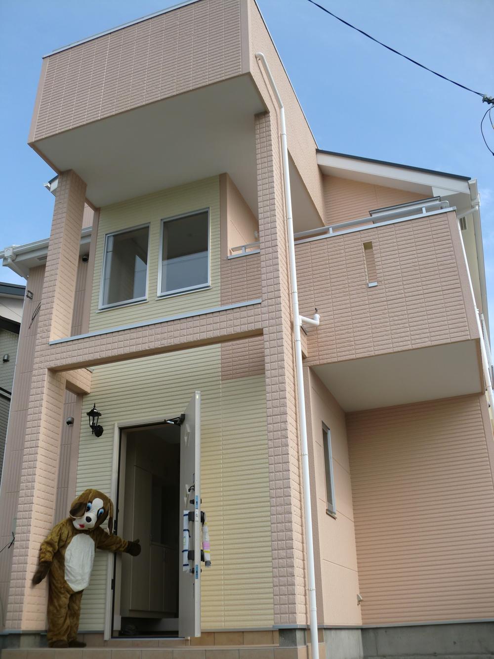 Local appearance photo. Local (May 2012) shooting