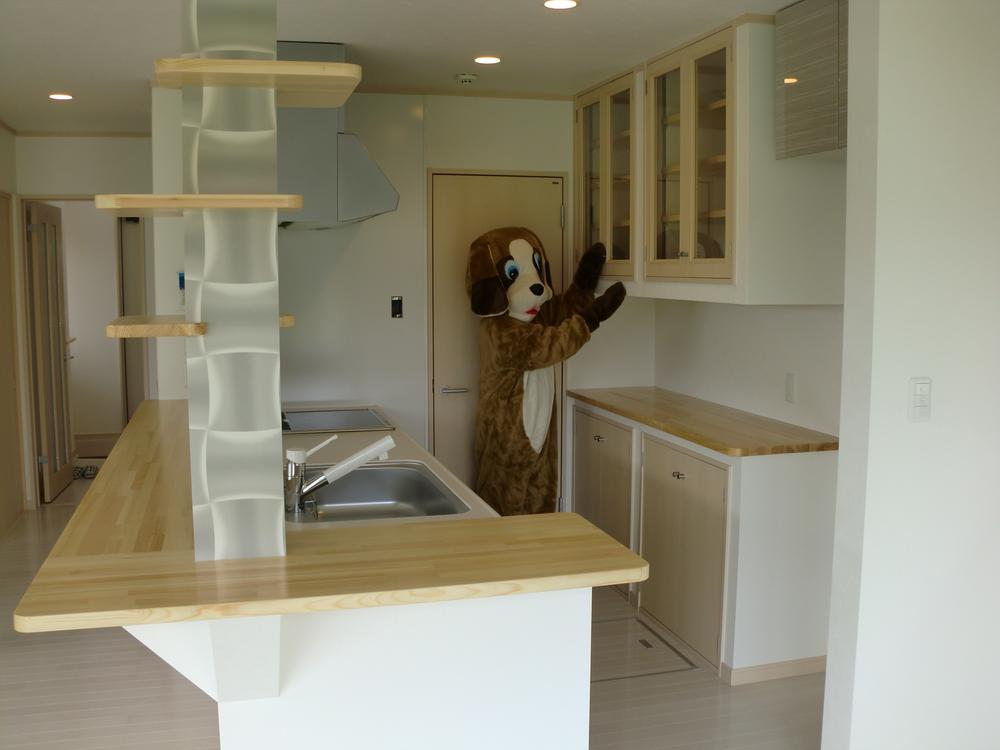 Kitchen. Plenty of storage in the kitchen! !