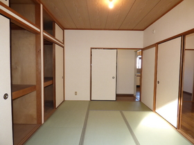 Living and room. I Japanese-style room is calm after all
