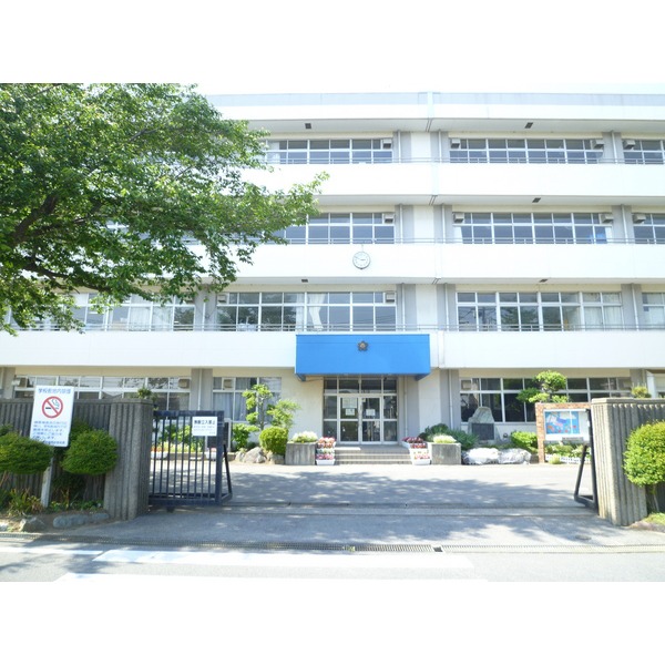 Junior high school. Yotsukaido Municipal Yotsukaidou west junior high school (junior high school) up to 233m