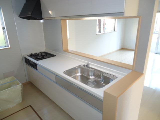 Local appearance photo. Local (12 May 2013) Shooting