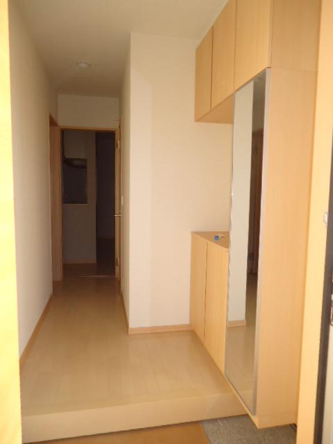 Entrance. Local (12 May 2013) Shooting