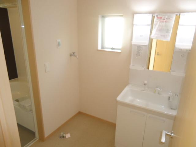 Wash basin, toilet. Washroom (December 2013) Shooting