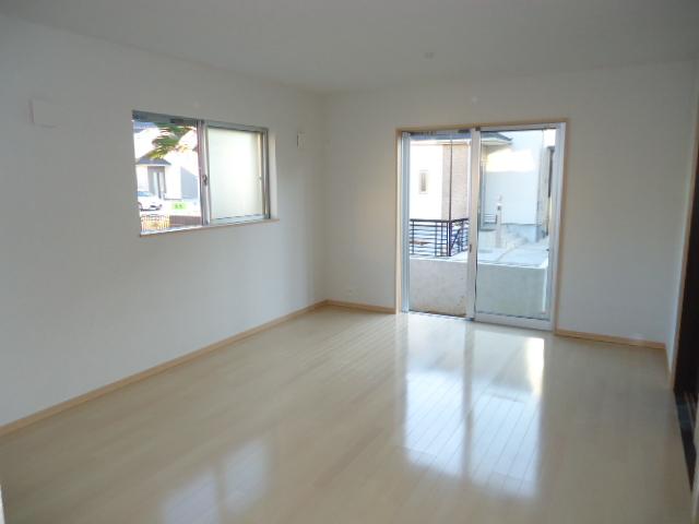 Living. Living-dining (12 May 2013) Shooting