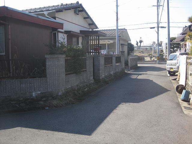 Local photos, including front road. North is the road. 