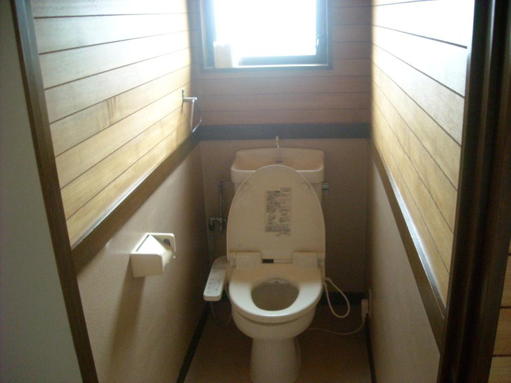 Toilet. It is warm toilet tree. 