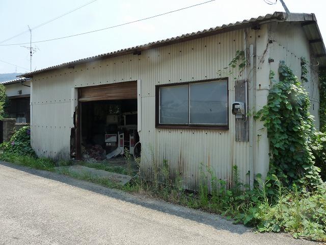 Local land photo. Current, It has a full warehouse.