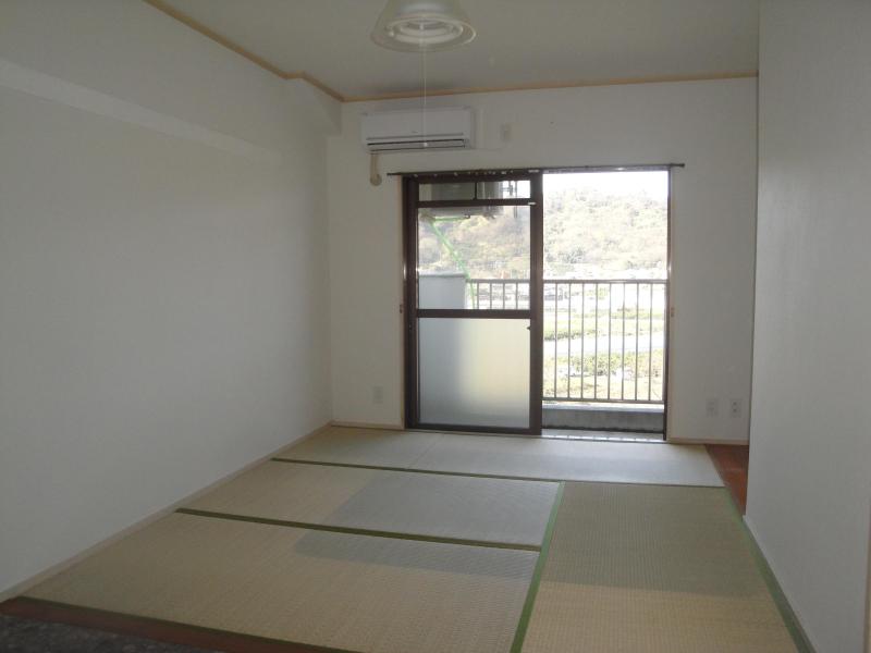 Living and room. Japanese-style tatami 7